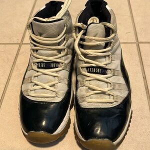SIZE 9 men’s Jordan 11’s! Concords!